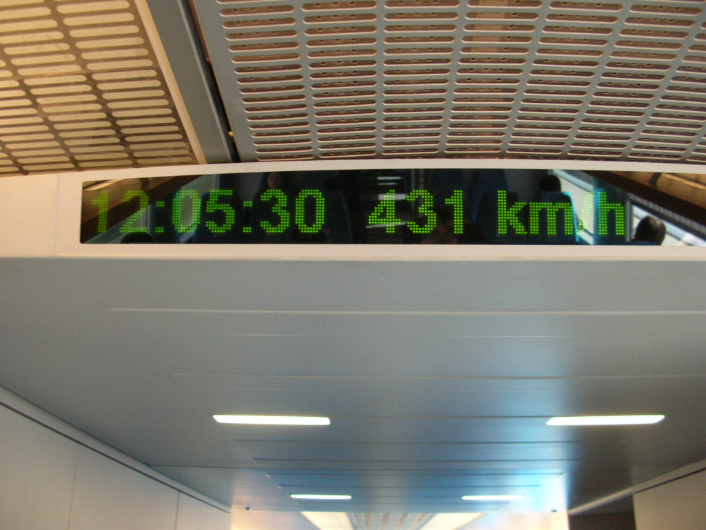 上海　リニアモーターカー４３１キロの真実！ by tetsushi